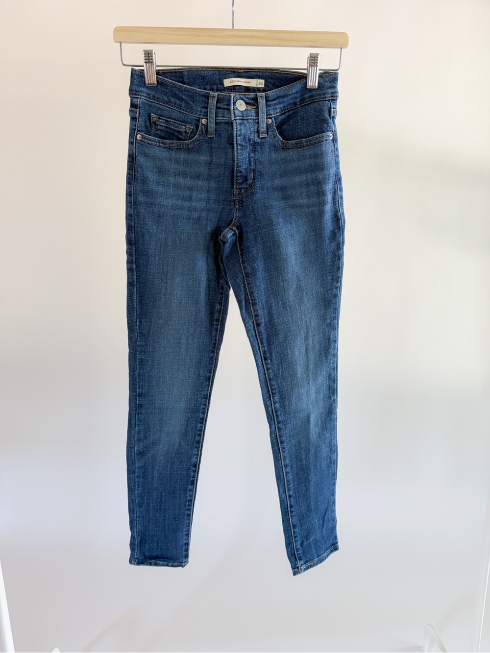 Levi's 311 Shaping Skinny Jeans - Medium Wash Size 24x28 (00S)